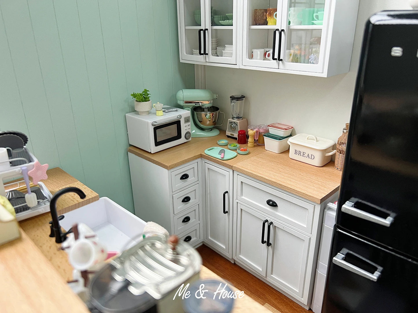 Me & My House Designer Kitchen Cabinets and Furniture 1:6